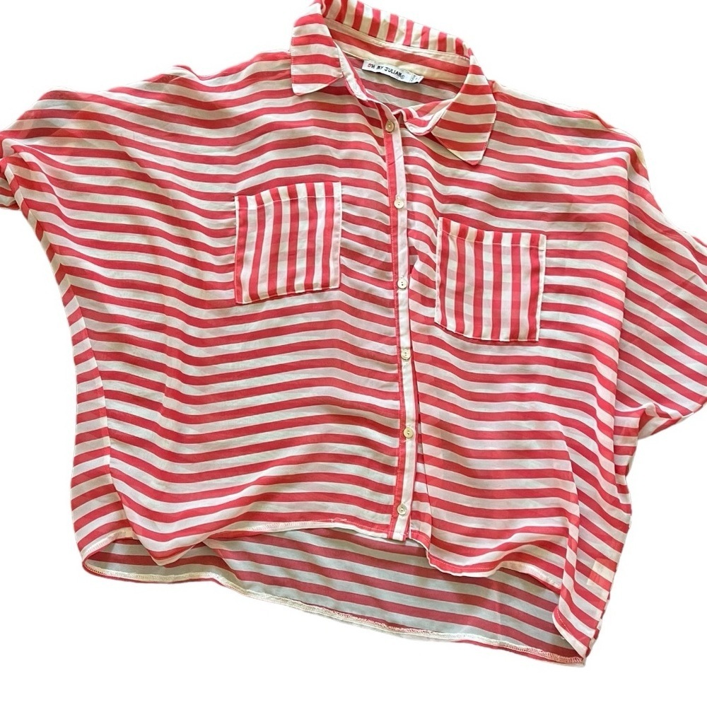 395-Oh My Julian cropped, stripped blouse with peek-a-boo shoulders. - Picture 4 of 6